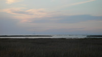 De kwelder van Mandø. Aan de horizon staat een fabriek op het vasteland.