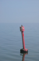 Een rode ton op Zuid-Oost Lauwers.